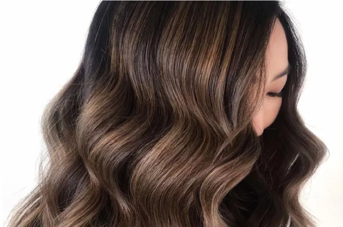 Choosing the Right Hair Color for Reverse Balayage: A Colorist’s Perspective